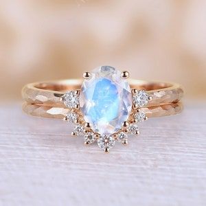 Platinum Diamond Wedding Ring, Engagement Rings Round Gold, Moonstone Engagement Ring Set, Pink Diamond Ring, Blue Diamond Ring, Detailed Engagement Ring, Ring Styles, Diamond Wedding Rings Sets, Lab Diamond Engagement Ring