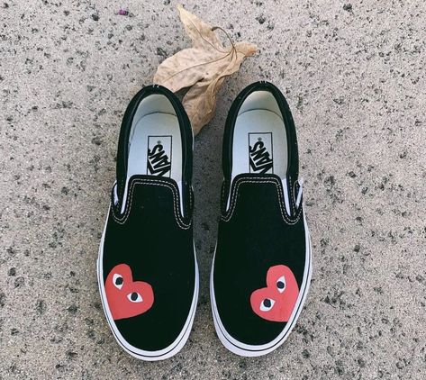 Vans Painted Shoes Ideas, Vans Shoes Custom, Cdg Heart, Custom Vans Shoes, Mens Vans Shoes, Painted Vans, Fresh Shoes, Vans Slip On, Aesthetic Shoes