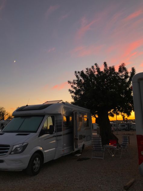 Rv Road Trip Aesthetic, Sunset Strip 80s, Camping Sunset Aesthetic, Van Life Sunset, Highway Sunset Aesthetic, Van Life, Recreational Vehicles, Holiday Home, Rv