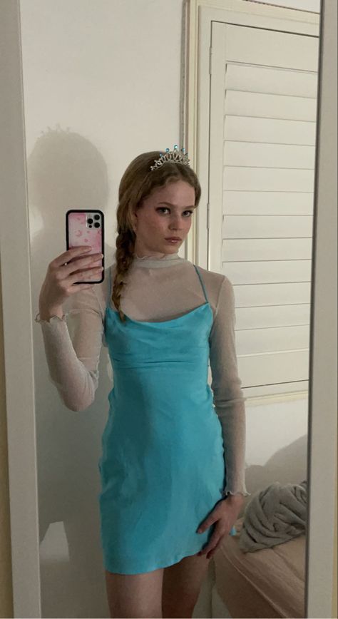 halloween costumes Elsa Womens Costume, Halloween Costume With Blue Dress, Elsa Halloween Costume Women, Elsa Costume Adult, Anna Halloween Costume, Elsa Halloween, Elsa Halloween Costume, Halloween Costume Inspiration, Princess Halloween Costume