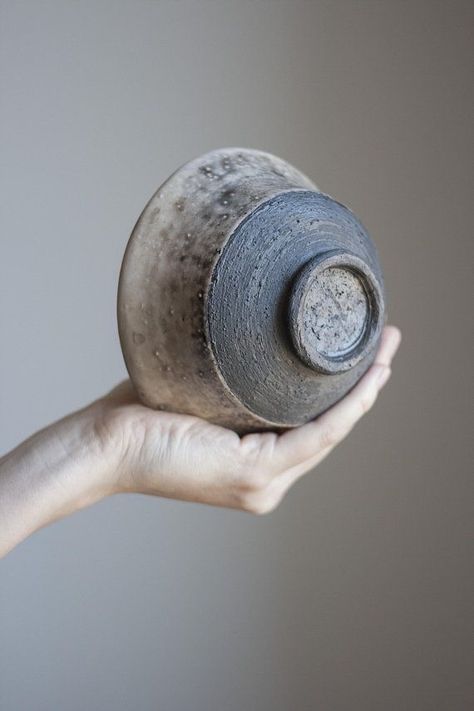 Chawan Matcha Bowl, Japanese Tea Bowl, Chawan Tea Bowl, Tea Cup Ideas, Japanese Pottery Wabi Sabi, Japanese Ceramics Pottery, Pearl White Color, Wabi Sabi Ceramics, Ceramic Pinch Pots