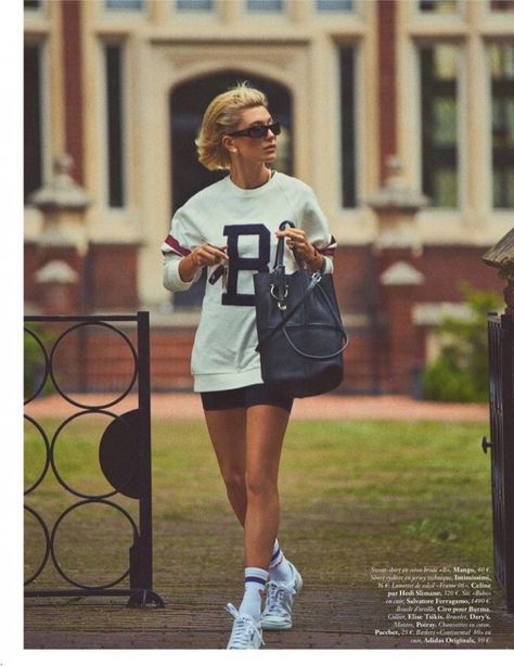 Hailey Baldwin Vogue Paris Street Style Fashion Editorial Vogue Paris Street Style, Hailey Baldwin Vogue, Mode Monochrome, Hailey Bieber Style, Hailey Baldwin Style, Mode Editorials, Biker Shorts Outfit, Outfits 90s, Diana Fashion