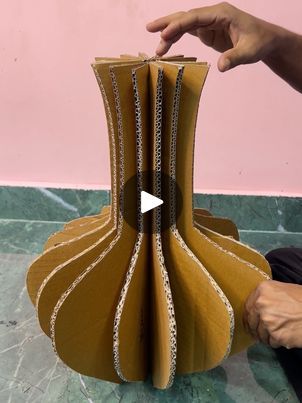 Diy Cardboard Crafts, Diy Lamp Ideas, Cardboard Vase, Unique Flower Vases, Diy Lamps, Geodesic Domes, Cardboard Craft, High School Art Projects, Lights Diy