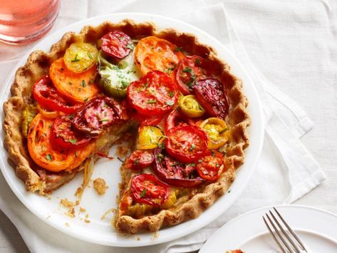 Recipe Using Tomatoes, Tomato Pie Recipe, Tomato Pie, Heirloom Tomato, Food Network Magazine, Savory Pie, Paula Deen, 30 Minute Meals, Heirloom Tomatoes