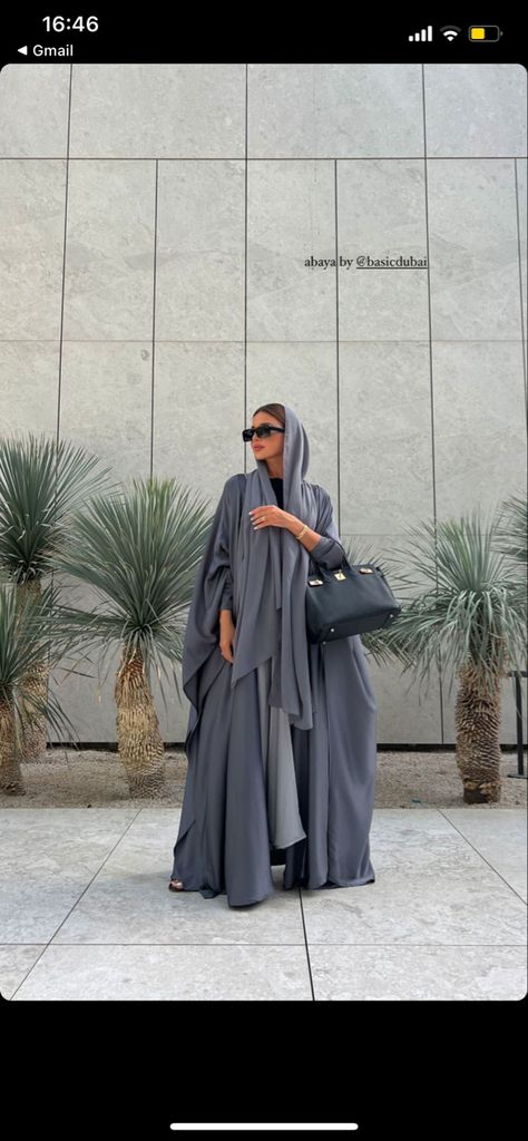 Abaya Photoshoot Poses, Dubai Winter Outfit, Dusky Skin Outfits, Hijabi Wedding Guest Outfit, Muslim Photoshoot, Abaya Poses, Abaya Style Dubai, Abaya Photoshoot, Abaya Business