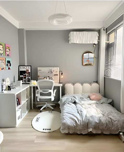 Cozy Aesthetic Room, Aesthetic Bedroom Decor Ideas, Korean Room, Small Room Makeover, Minimalist Bedroom Decor, Aesthetic Bedroom Decor, Room Redesign, Dekorasi Kamar Tidur, Study Room Decor