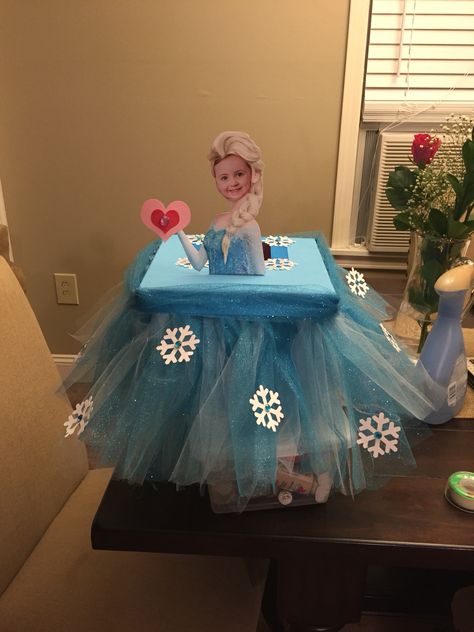 Elsa Valentine's Day box with Kaelyn's face! Pre K Valentines Box Girl, Valentines Boxes For Preschoolers, Preschool Valentine Box Ideas, Princess Valentine Box Ideas, Ballerina Valentines Boxes, Elsa Valentines Boxes Diy, Frozen Valentines Boxes, Elsa Valentine Box Ideas, Valentines Box Ideas For Girls Diy