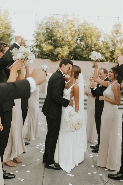 Classy Wedding Party Colors, Simple V Wedding Dress, Elegant Wedding Couple Photos, Champagne Timeless Wedding, Golden Wedding Color Schemes, Boujee Wedding Aesthetic, Off Guard Wedding Photos, Timeless European Wedding, How To Decorate Pillars For Wedding