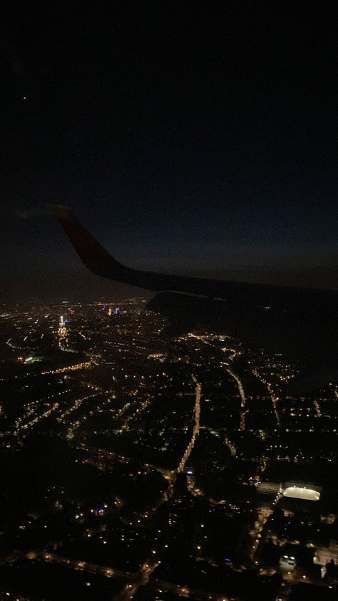 Airplane View At Night, Flight Snapchat Stories Night, Business Class Flight Aesthetic Night, Late Night Flight Aesthetic, Flight Aesthetic Wallpaper, Night Flight Snapchat, Night Flight Window, Night Flight Snap, Flight Night View