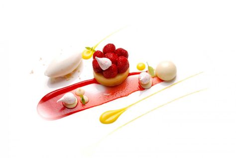 Strawberry Cheesecake Recipe With Yuzu Ice Cream Gourmet Desserts Presentation, Mini Strawberry Cheesecake, Strawberry Cheesecake Recipe, Fine Dining Desserts, Strawberry Cream Cakes, Dessert Presentation, Dessert Plating, Gourmet Desserts, Strawberry Puree