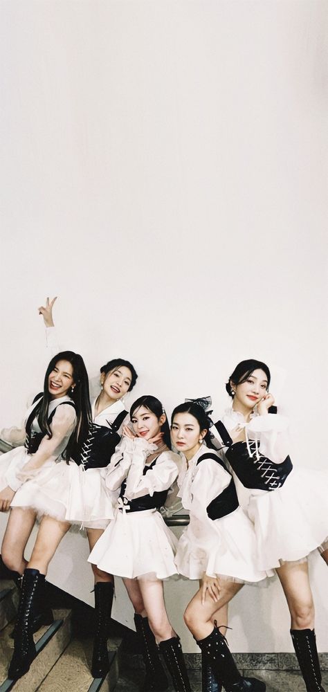 Redvelvet Wallpaper, Tv Show Outfits, Best Kpop, Korean Girl, Red Velvet, Kpop Girls, Girl Group, Rv, Girl Outfits