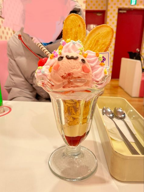 Japanese Ice Cream Aesthetic, Ice Cream Japanese, Japanese Cafe Dessert, Parfait Ice Cream, Japanese Parfait Aesthetic, Japan Cafe Food, Kawaii Dessert Japanese Sweets, Aesthetic Parfait, Maid Cafe Aesthetic