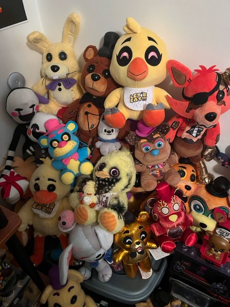 skzoo x fnaf :D Fnaf Bedroom, Fnaf Collection, Fnaf Merch, Fnaf Plushies, Fnaf Plush, Wolf Chan, Fnaf Crafts, The Homies, Fnaf 1