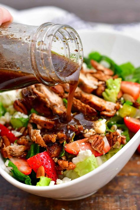 Balsamic Vinaigrette - The Best Balsamic Dressing In Only 5 Minutes Apple Vinaigrette, Balsamic Vinegarette, Will Cook For Smiles, Salad With Balsamic Dressing, Delicious Salad Dressings, Ranch Recipe, Salad Dressing Recipes Homemade, Turkey Recipes Thanksgiving, Balsamic Dressing