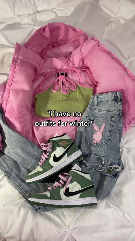 Styles From Kerri Massengill on Motom - Shop TikTok/Instagram Feeds Cold Day Outfit For School, Aesthetic Bookshelves, Aesthetic Library, Cold Day Outfits, Hoover Books, Travel Switzerland, Life Study, Outfits Cold, Summer Acrylic