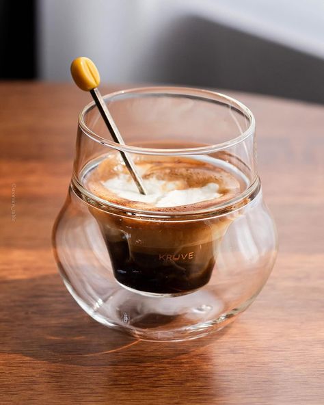 Espresso con panna by @soomins_table. Yum! 😍 #espresso #coffee #espressoconpanna #kruve #coffeewithcream #espressoplease #kruvepropel #yum #delicious #coffeegram Espresso Con Panna, Espresso Coffee, Espresso, Coffee