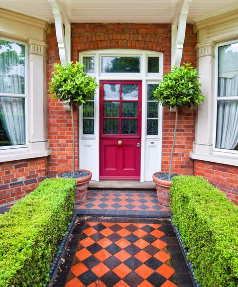 Spruce Up Curb Appeal on the Cheap Exterior Curb Appeal, Front Garden Path, Tiles Garden, Garden Ideas Uk, Front Path, Modern Garden Landscaping, Small Front Gardens, Diy Curb Appeal, Path Ideas