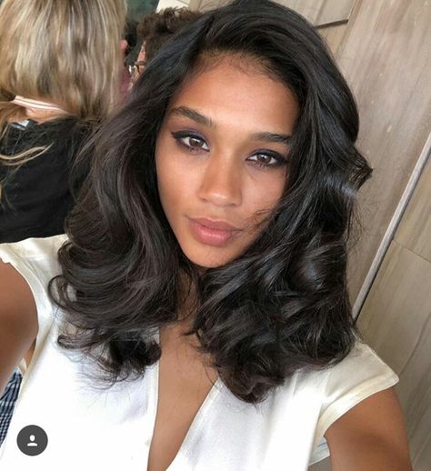 Loose Wave See In With Leave Out, Bouncy Blowout Black Hair, Mid Length Hair Black Women, Black 70s Hairstyles, Straight Hair Curled Ends 90s, Old Blowout Hairstyles Black Women, 90s Blowout Dark Hair, Black Hair 90s Blowout, Blow Out Curls Black Woman