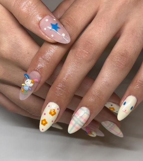 Can you believe these are handmade charms 🥹 my client loved these cute Usahana nails 🤭 y’all are doing amazing with all these creative sets 🩵 • make sure to book your next nail set with me 🤭🫶 • • Products used: @rarjsmofficial - nude base (light pink) @apresnailofficial - extend gel, medium almond nail tips @kupainc - base coat @youngnailsinc - keratin primer @ballpit_shop - Twice as nice, double trouble brushes, top coat, sun beam, and orange blossom gel polishes • • • • #sanantonionailtec... Usahana Nails, Almond Nail Tips, Sanrio Nails, Pink Nail Colors, Orange Nail Designs, Yellow Nails Design, Medium Almond, Twice As Nice, White Nail Art