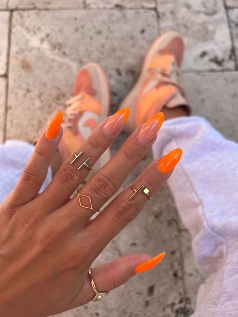 Neon Orange Nails, Orange Acrylic Nails, Orange Nail, August Nails, Nagellack Trends, May Nails, Almond Acrylic Nails, Summer Acrylic Nails, Festival Nails