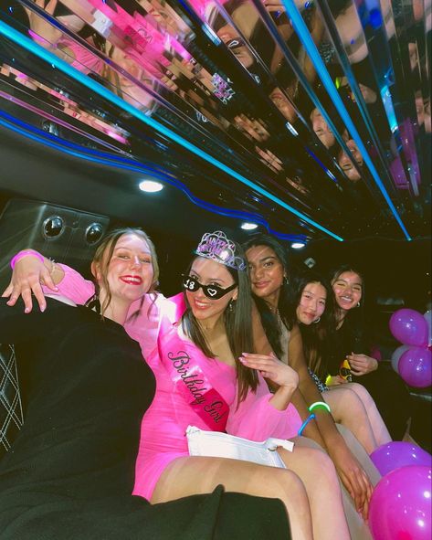 Limo Pics With Friends, Sweet 16 Limo Party Ideas, Party Bus Pictures, Limo Party Ideas, Limo Birthday Party Ideas, Sweet 16 Party Bus, Party Bus Aesthetic, Limo Pics, Party Bus Ideas