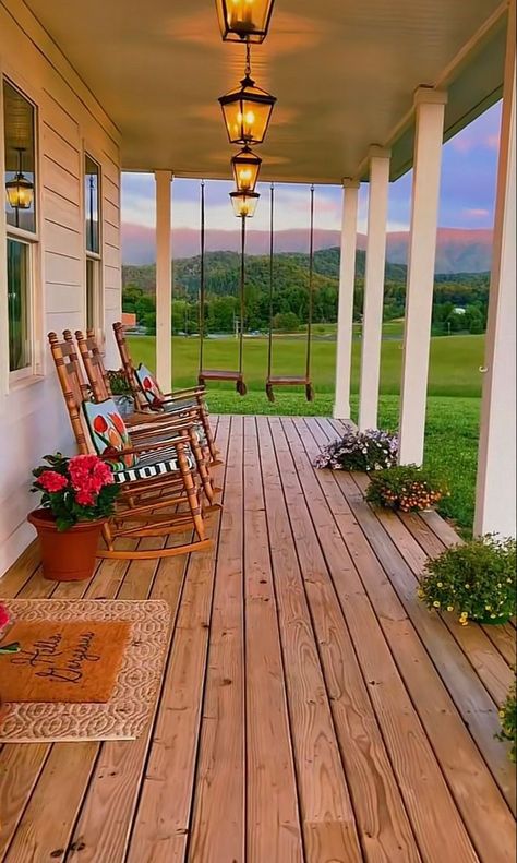 New House Inspiration, Houses In Tennessee, Country House Inside, 70s Farmhouse, Beautiful Country Homes, Nostalgic House, Country House Aesthetic, Future Home Aesthetic, Old Country Home