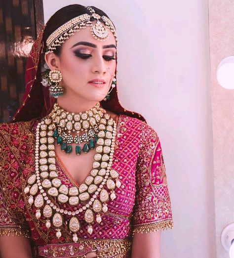 Bridalwear goals! We're in love with this bridal look, especially the jewellery and shimmery eye makeup ❤️ MUA - @shahid_naar ⠀ HAIR -… Shimmery Eye Makeup, Indian Wedding Makeup, Bridal Jewellery Inspiration, Bridal Makeup Images, Bridal Jewelry Necklace, Bridal Jewels, Indian Bridal Photos, Indian Bridal Jewelry Sets, Bridal Outfit