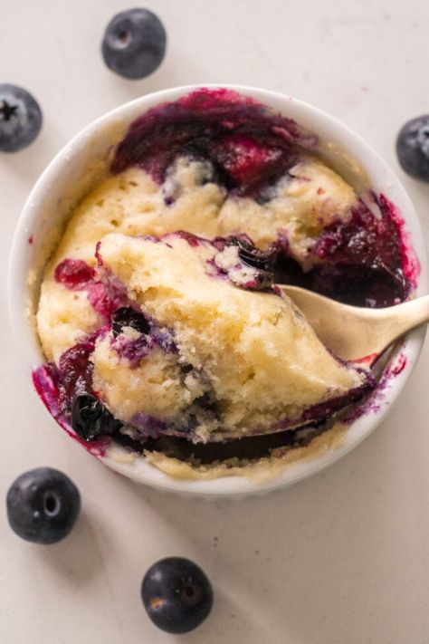 Mug Desserts Microwave Healthy, Blueberry Mug Cake Microwave, Mug Cake Microwave Healthy, Mug Cakes Microwave, Blueberry Muffin Mug Cake, Blueberry Sponge Cake, Breakfast Mug Cake, Easy Single Serve Desserts, Blueberry Mug Cake