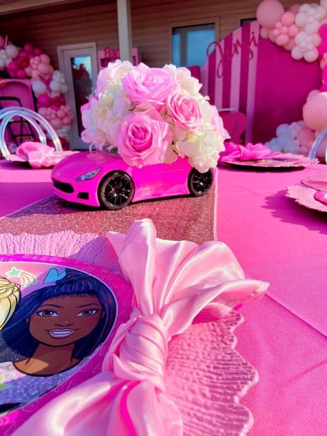 Centerpieces For Barbie Party, Barbie Party Decorations Ideas Daughters, Grownup Barbie Party, Barbie Theme Party Diy, Barbie Party Table Setting, Barbie Table Centerpieces Ideas, 5 Year Birthday Party Ideas Barbie, Barbie Theme Flower Arrangement, Barbie Drink Station