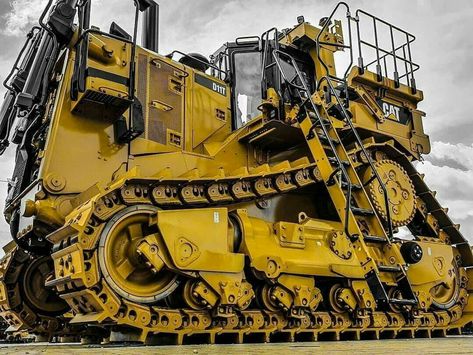 Cat Construction, Truk Besar, Mighty Machines, Earth Moving Equipment, Caterpillar Equipment, Big Tractors, Cat Machines, Heavy Construction Equipment, Crawler Tractor