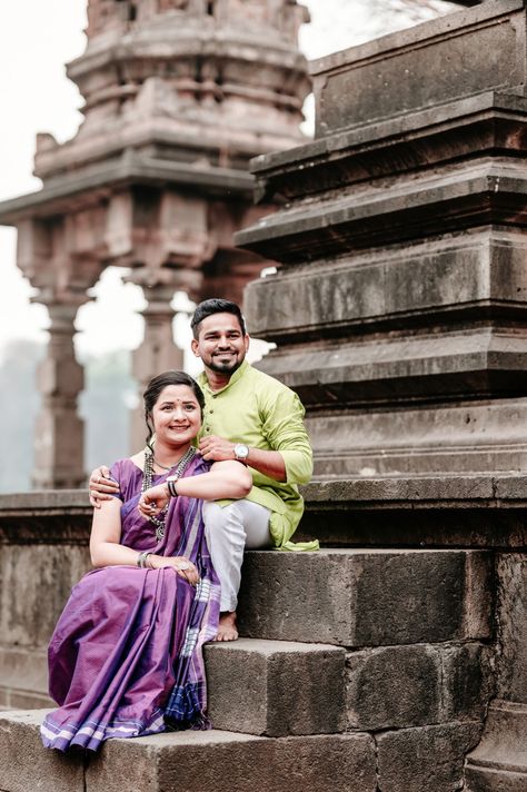 Traditional Temple Photoshoot, Outdoor Couple Photoshoot Indian Traditional, Engagement Copul Pic, Traditional Poses For Photoshoot Couple, Couple Shoot In Temple, Couple Pose In Temple, Pre Wedding Shoot In Temple, Traditional Temple Couple Photoshoot, Temple Poses For Couple