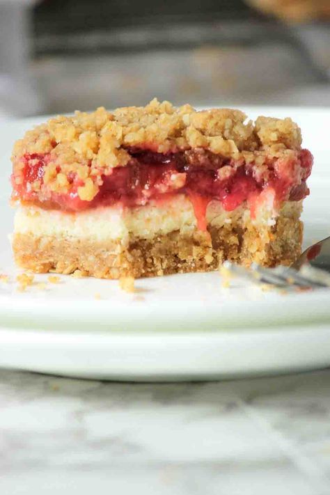 Strawberry Rhubarb Cream Cheese Recipes, Strawberry Rhubarb Trifle, Rhubarb Cream Cheese Recipes, Strawberry Rhubarb Cheesecake Bars, Desserts You Can Eat With Your Hands, Rhubarb Cheesecake Bars, Rhubarb Cream Cheese Bars, Strawberry Rhubarb Cheesecake, Rhubarb Cheesecake Recipes