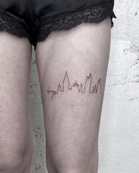 MIMI M on Instagram: “Hogwarts Skyline ⚡️ Thank you so much Carolin for your trust ! . . . #tattoo #finelinetattoo #skylinetattoo #hogwarts #harrypotter…” Hogwarts Skyline Tattoo, Hogwarts Skyline, Trust Tattoo, Skyline Tattoo, Fine Line Tattoo, Line Tattoo, Scottish Castles, Fine Line Tattoos, Line Tattoos