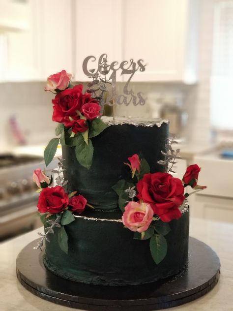 Rustic Birthday Cake, Black Birthday Cake, Western Birthday Cakes, 30th Cake, Black Velvet Cakes, Rose Cake Design, Gothic Wedding Cake, Silver Wedding Cake, Ganache Cake