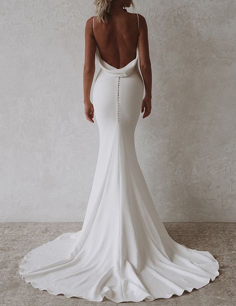 Sleek Beach Wedding Dress, Minimal Bride, Elopement Details, Weddings Idea, Bride Top, Wedding Options, Classy Wedding Dress, Lovely Bride, Wedding 2025