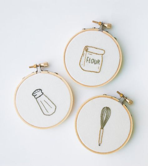 Kitchen Embroidery, Embroidered Christmas Ornaments, Embroidery Hoop Wall Art, Embroidery Wall Art, Diy Embroidery Patterns, Embroidered Christmas, Pola Kristik, Pola Sulam, Simple Embroidery