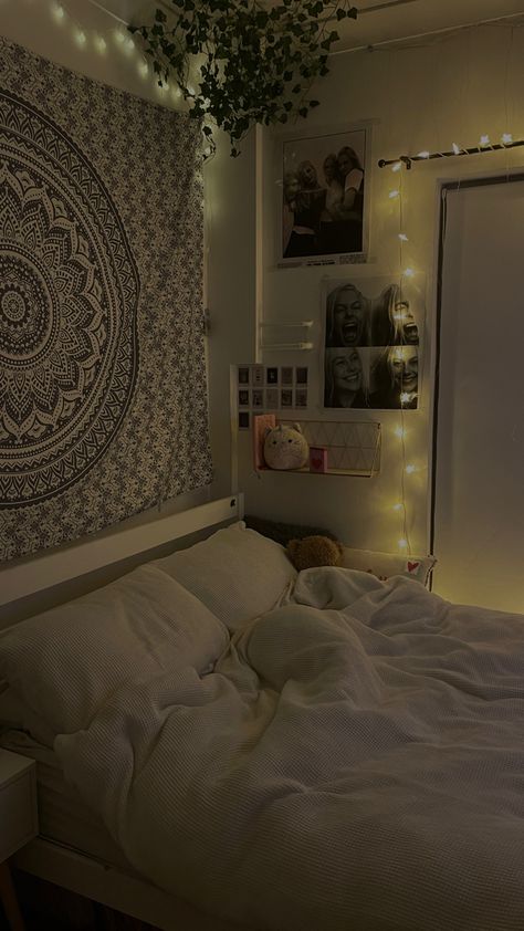 Tapestry Fairy Lights, Room Ideas With Tapestry And Led Lights, Bedroom Inspo Tapestry, Bedroom Inspirations Fairy Lights, Room Inspo With Tapestry, Tapestry With Fairy Lights, Room Inspo Tapestry, Bedroom Tapestry Aesthetic, Wall Tapestry Bedroom Aesthetic