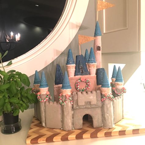 Gingerbread Disney Castle, Disney Castle Gingerbread House, Disney Gingerbread House Ideas, Castle Gingerbread House, Grinch House, Disney Gingerbread House, Disney Gingerbread, Gingerbread House Contest, Gingerbread Competition