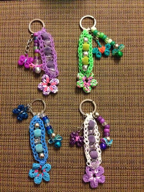 Rainbow Loom Keychain, Rings With Beads, Loom Band Charms, Loom Bands Designs, Loom Animals, Crazy Loom, Loom Band Patterns, Rainbow Loom Bracelets Easy, Fun Loom