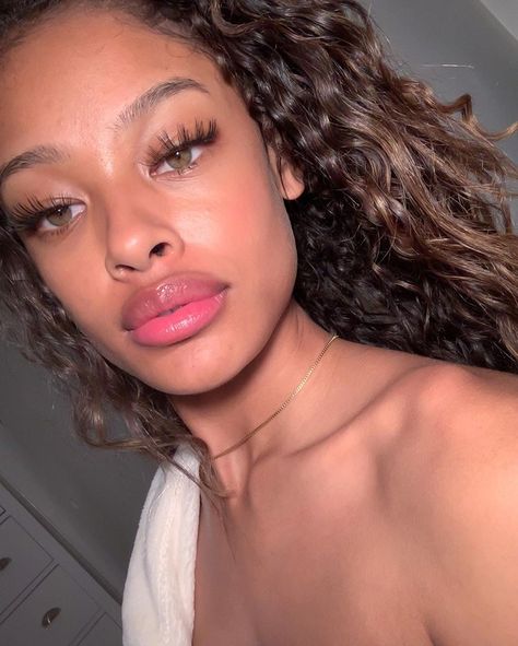 VINETRIA on Instagram: “🏌🏽‍♀️” Big Top Lip, Vinetria Face, Full Lips Aesthetic, Full Lips Natural, Big Lips Aesthetic, Hazel Green Eyes, African Natural Hairstyles, Big Lashes, Nice Lips