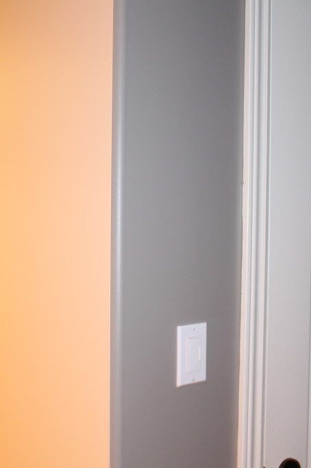 3 Tips to Paint Rounded or Bullnose Drywall Corners with Different Paint Colours Who invented rounded drywall corners anyway? Clearly is wasn't a Designer or anyone with common sense, as they are How To Paint Curved Corners, Accent Wall With Rounded Corners, Rounded Drywall Corners, How To Paint Rounded Corner Walls, Painting Rounded Corners On Walls, Rounded Corners On Walls, Bullnose Corners, Drywall Corners, Paneling Ideas