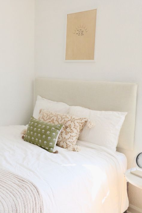 Diy Felt Headboard, Diy Cardboard Headboard, Diy Foam Headboard, Cardboard Headboard Diy, Easy Diy Headboard Cheap, Temporary Headboard, How To Make A Headboard, Faux Headboard Ideas, Easy Headboard Ideas