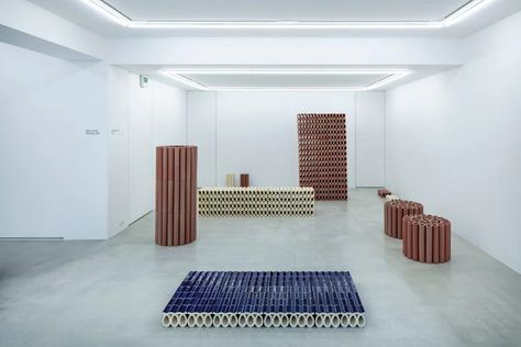 Max Lamb creates sculptural furniture pieces from 3D-tiles Milan Design Week 2022, Vase Inspiration, Japanese Tile, Dimensional Tile, Work In Japan, Tile Furniture, Sculptural Furniture, Plastic Moulding, Erwan Bouroullec