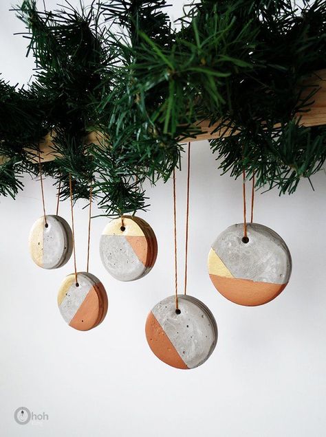 How to Make Christmas Concrete Ornaments Concrete Ornaments, Hygge Diy, Crafts By Season, Modern Christmas Ornaments, Hygge Christmas, Modern Christmas Decor, Diy Deco, Noel Diy, Navidad Diy