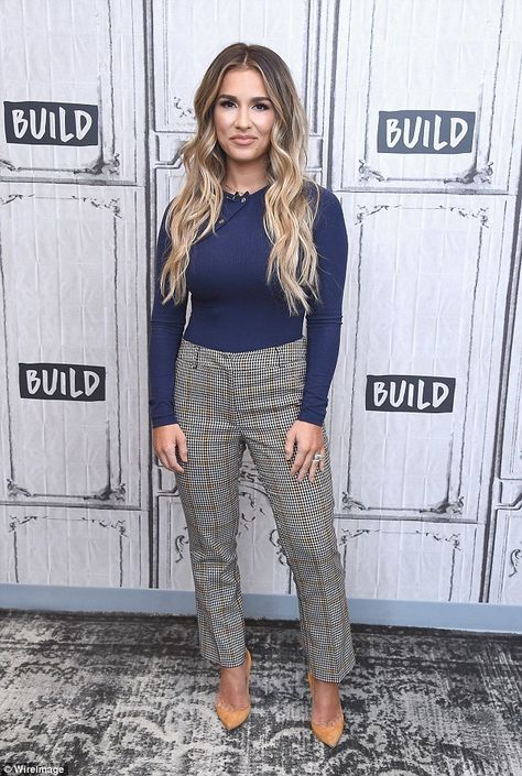 Published author: Jessie James Decker released her debut book, Just Jessie, on October 2... Jessie James Decker Style, Jesse James Decker, James Decker, Jessie James Decker, Black Hair Extensions, Ombre Hair Extensions, Jessie James, Country Singer, Celebrity Hair