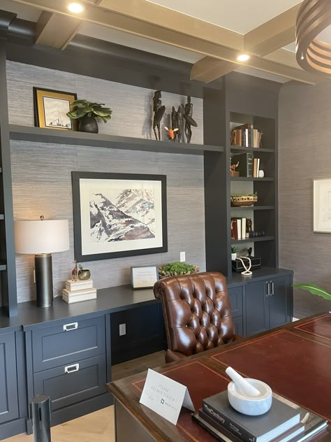 Home Office Executive Desk Interior Design, Attorney Office Decor Modern, Masculine Office With Built Ins, Mens Office Organization, Small Home Office With Bookshelves, Home Office Space Design Masculine, Masculine Small Office Ideas, Men’s Office Shelf Decor, Grasscloth Office