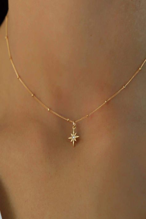 Cute Small Necklaces, Simple Cute Necklaces, Delicate Chain Necklace, Cute Gold Pendants, Simple Pendant Design, Simple Gold Necklace Designs, Gold Chain Designs For Women, Chain Designs Gold, Cute Gold Necklace