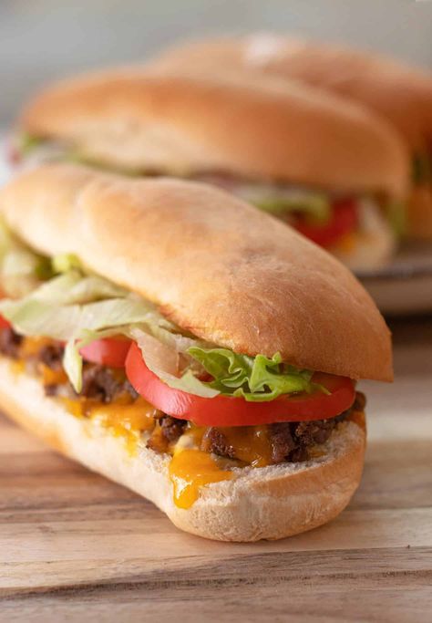 Cheeseburger Subs, Soup Cheeseburger, Cheeseburger Recipes, Best Cheeseburger Recipe, Cheeseburger Pasta, Sub Rolls, Types Of Sandwiches, Cheeseburger Recipe, Cheap Easy Meals