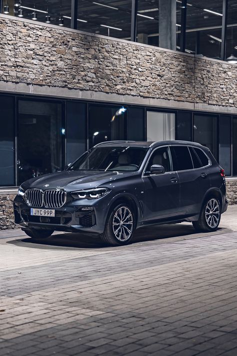 BMW X5 xDrive45e iPerformance G05 2023 Engine: 3.0L Inline 6 Twin Turbo Plug-In Hybrid Power: 290 kW / 394 hp Torque: 450 Nm / 332 lb-ft Weight: 2,510 kg / 5,534 lbs 0-100 kph: 5.6 seconds Top Speed: 235 kph / 146 mph Aircraft Engine, Motorcycle Manufacturers, Bmw Series, Hybrid Car, Bmw 5 Series, Long Trips, Bmw X3, Twin Turbo, Bmw 3 Series