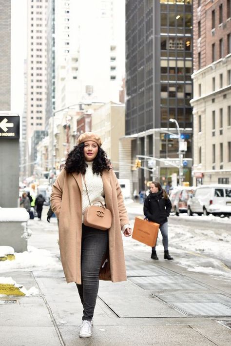 What to Wear in New York in Winters? 23 Ideas & Packing List #vacantions #newyork #outfitideas #outfittrends Winter In New York Outfits, New York Winter Fashion, New York Winter Outfit, What To Wear In New York, Nyc Winter Outfits, Simple Winter Outfits, Plus Size Winter Outfits, Ny Outfits, New York Outfits